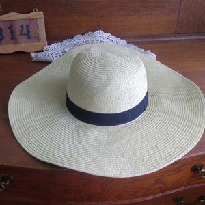 Stylish Floppy Sun Hat
